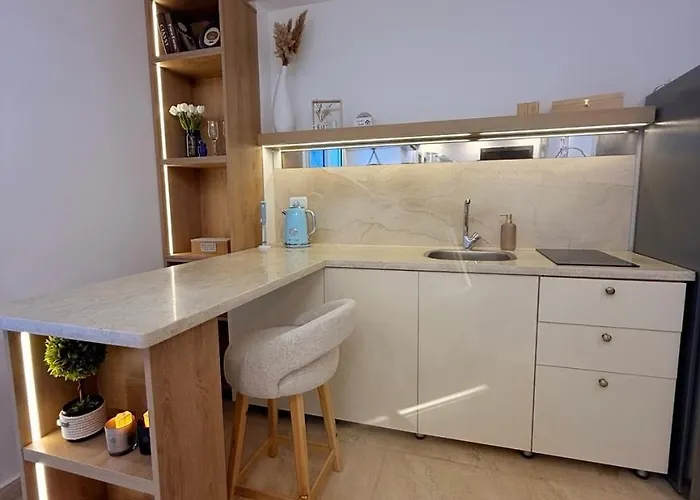 Smart Near And Pool Apartment